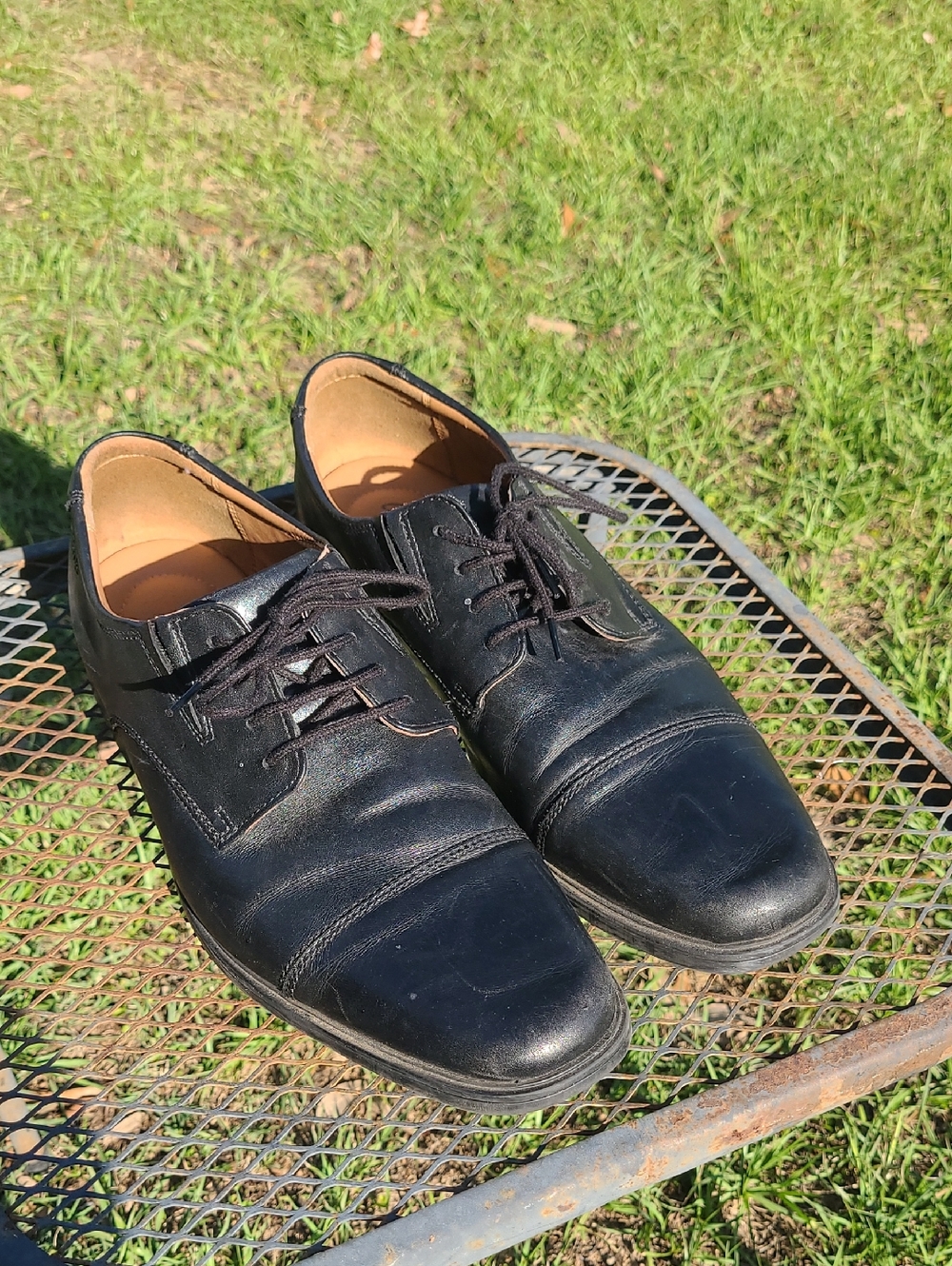 Clarks Black Leather Cap-Toe Lace-Up Oxfords